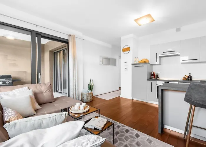 Luxury New With Private Garden Near The Beach! Lägenhet *