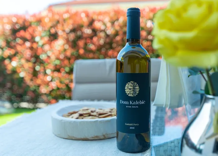 Luxury New With Private Garden Near The Beach! Lägenhet Poreč