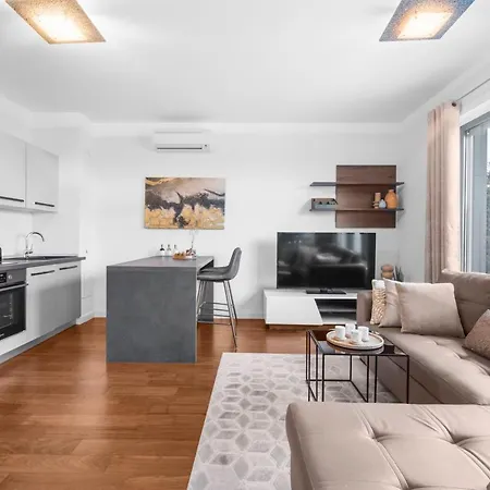 Διαμέρισμα Luxury New With Private Garden Near The Beach! Πόρετς