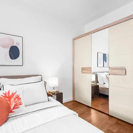 Luxury New With Private Garden Near The Beach!