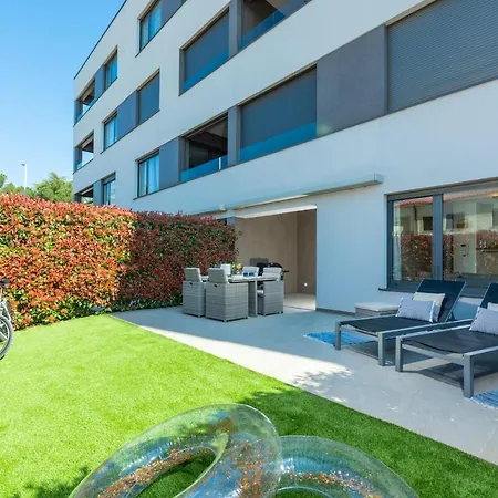 Διαμέρισμα Luxury New With Private Garden Near The Beach! Πόρετς