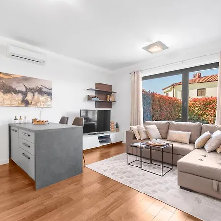 Luxury New With Private Garden Near The Beach! * Poreč