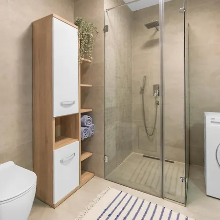 Luxury New With Private Garden Near The Beach! Poreč