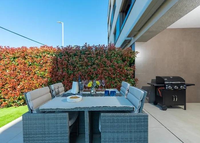 Luxury New With Private Garden Near The Beach! Διαμέρισμα