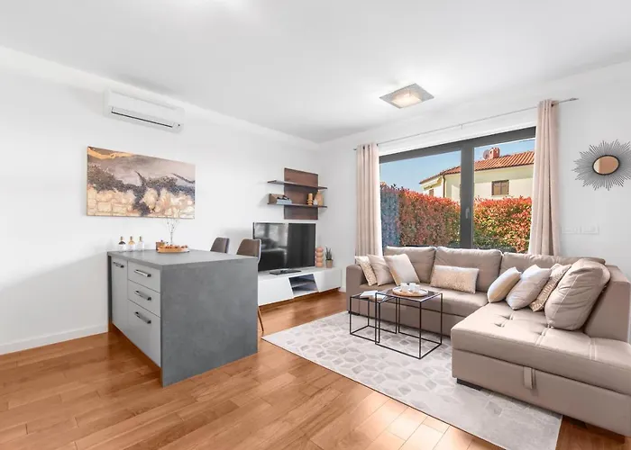 Luxury New With Private Garden Near The Beach! * Πόρετς