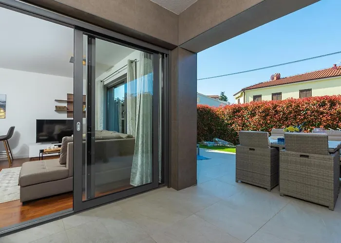 Luxury New With Private Garden Near The Beach! Πόρετς