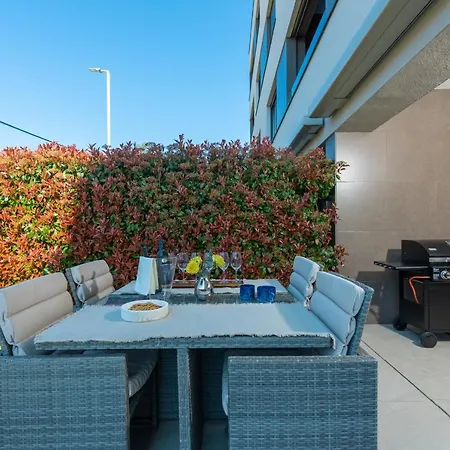 Luxury New With Private Garden Near The Beach! Apartman