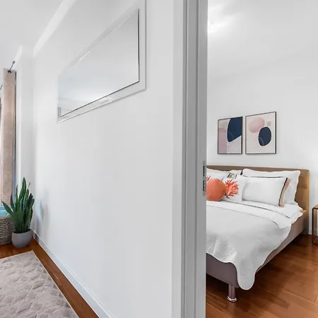 Luxury New With Private Garden Near The Beach! Apartman